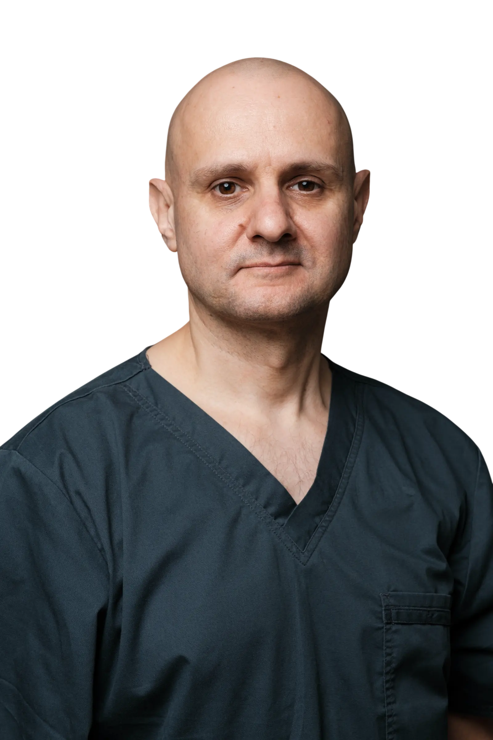 Портрет врача в тёмно-синих медицинских скрабах